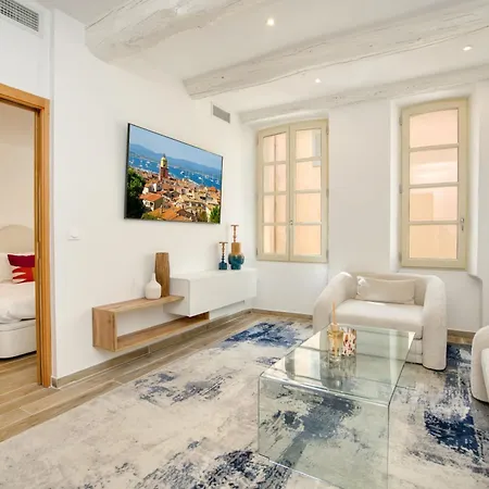Elegant Apartment-ac-1br-2p- Center