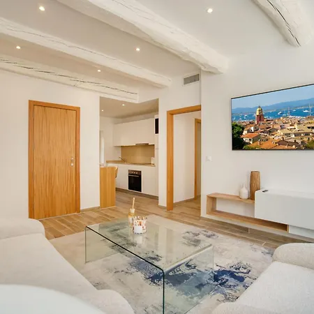Elegant Apartment-ac-1br-2p- Center Apartment